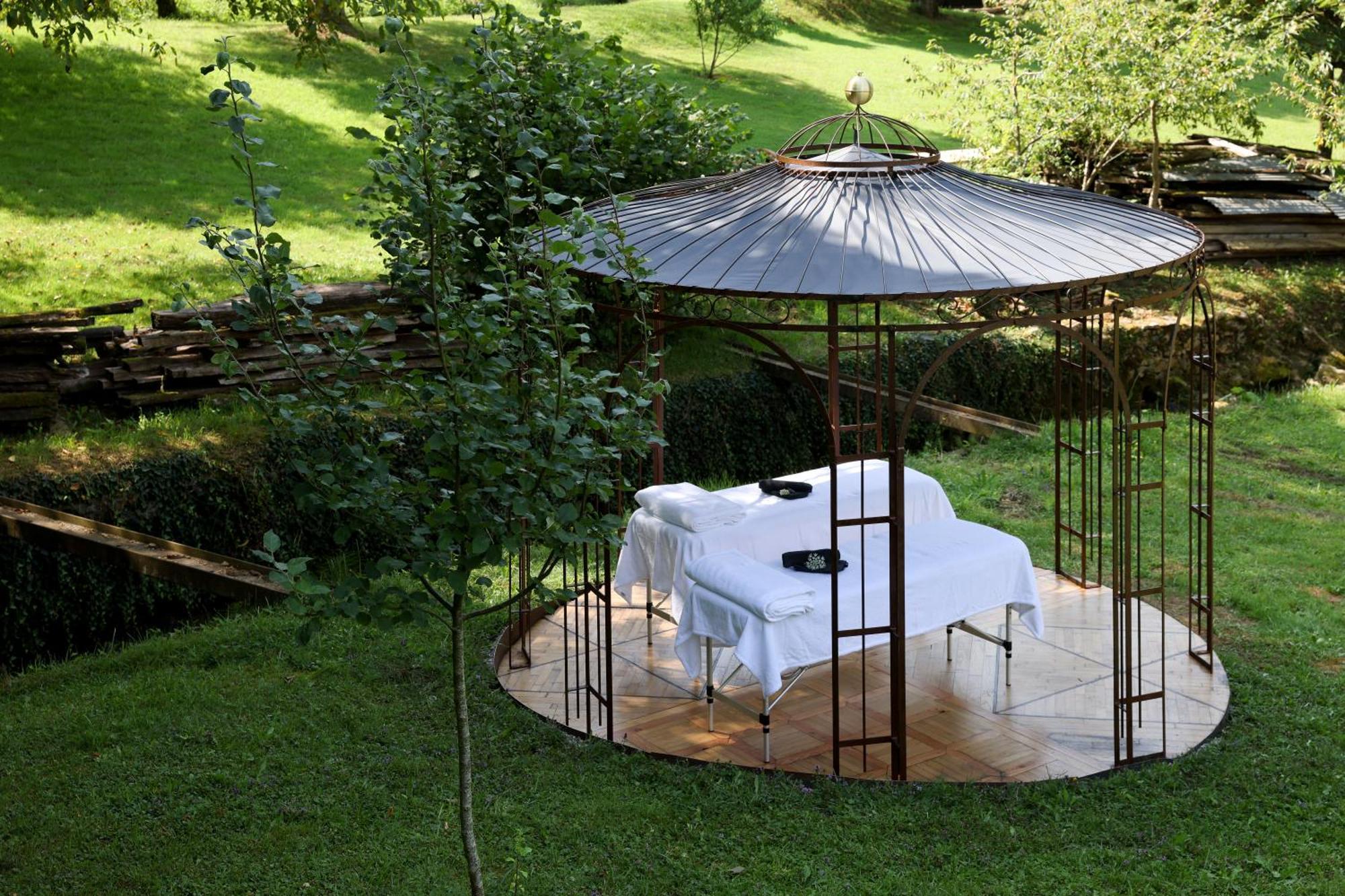 Maison D'Hotes & Spa La Scierie Сален-ле-Бен Экстерьер фото
