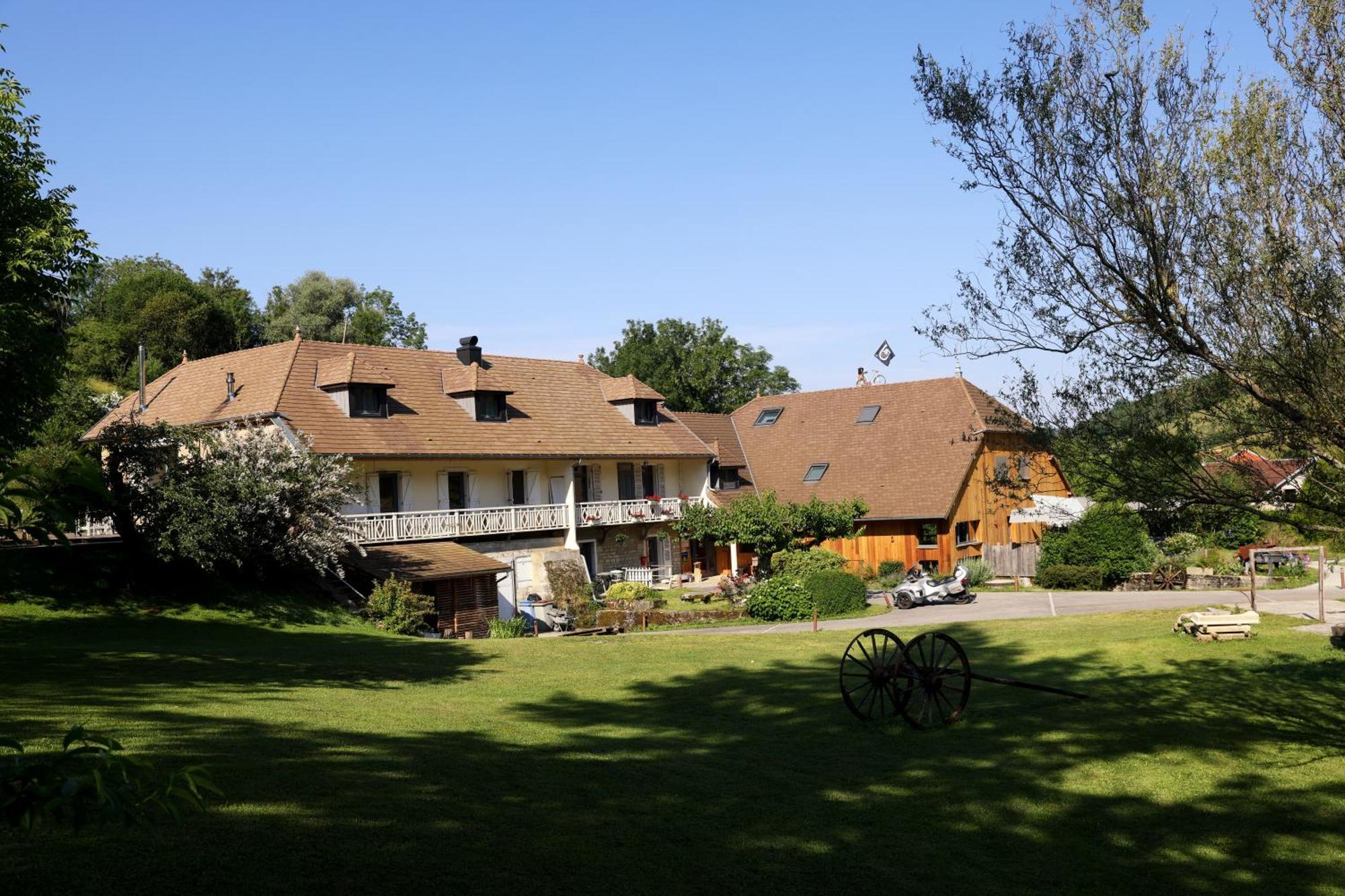Maison D'Hotes & Spa La Scierie Сален-ле-Бен Экстерьер фото