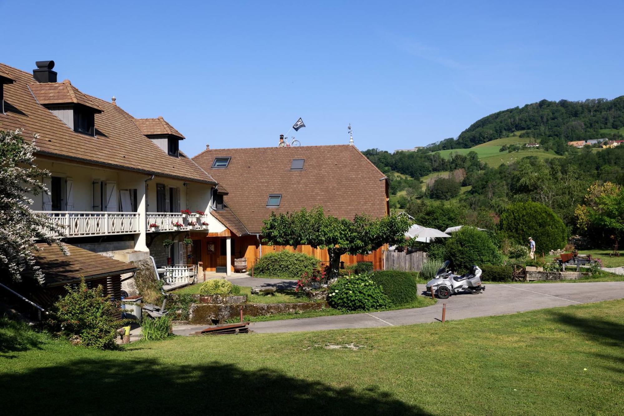 Maison D'Hotes & Spa La Scierie Сален-ле-Бен Экстерьер фото