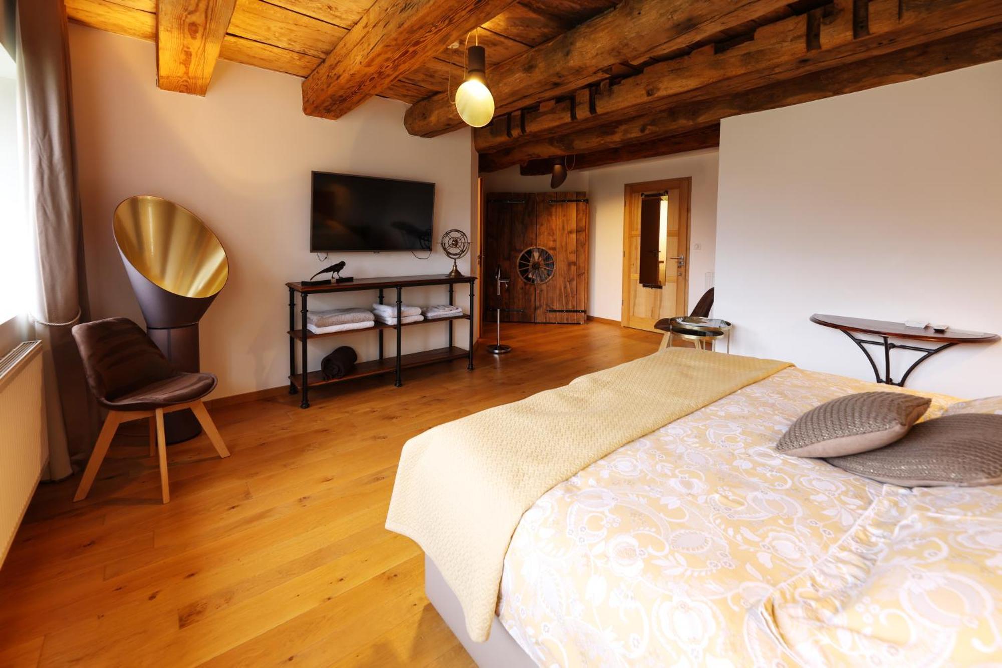 Maison D'Hotes & Spa La Scierie Сален-ле-Бен Экстерьер фото